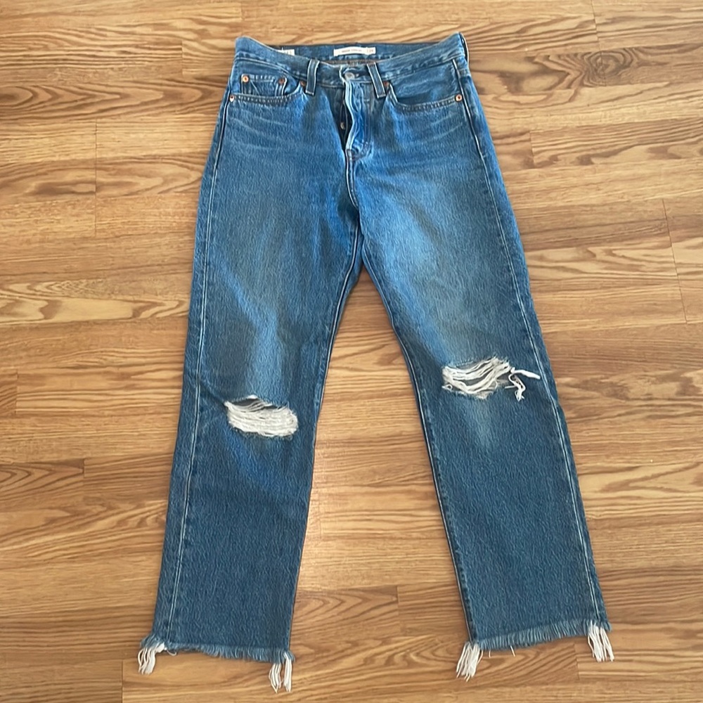 Wedgie straight jeans, frayed hem and knee distressed